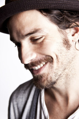 photo 14 in Santiago Cabrera gallery [id627255] 2013-04-23 00:00:00