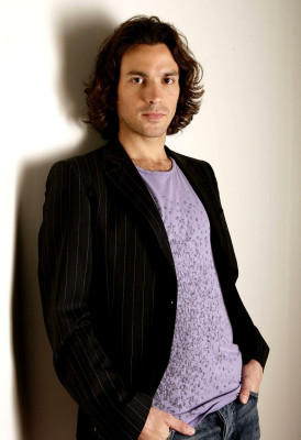 photo 5 in Santiago Cabrera gallery [id119635] 2008-12-03 00:00:00