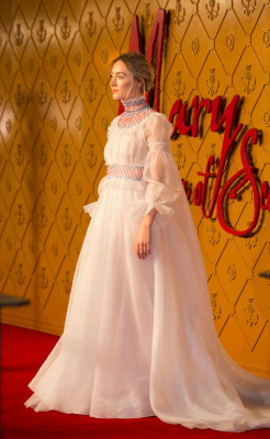 Saoirse Ronan – “Mary Queen of Scots” Premiere in London 