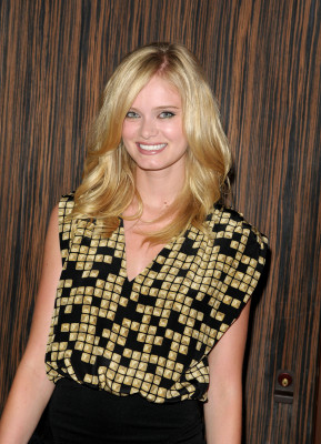 Sara Paxton pic #220334