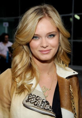 Sara Paxton pic #233621