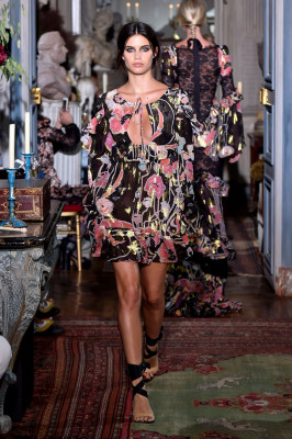 Sara Sampaio Walks Dundas Show – Fall Winter 2017 in Paris