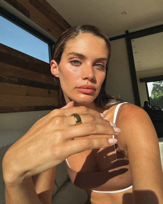 Sara Sampaio for Alo Yoga