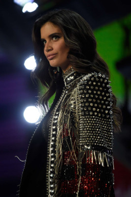 Sara Sampaio – 2017 Victoria’s Secret Fashion Show Runway in Shanghai 