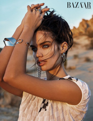 Sara Sampaio in Harper’s Bazaar Magazine, Singapore February 2018