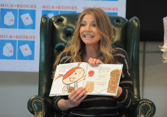 photo 17 in Sarah Chalke gallery [id585608] 2012-11-24 00:00:00