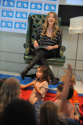 photo 19 in Sarah Chalke gallery [id585606] 2012-11-24 00:00:00