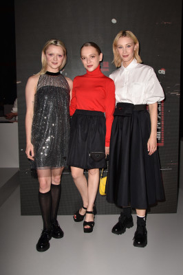 Sarah Gadon-Prada Spring/Summer 2022 Womenswear Fashion Show