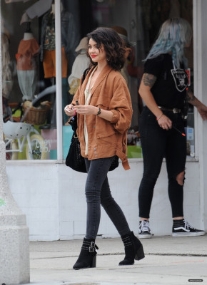 photo 22 in Sarah Hyland gallery [id1074486] 2018-05-31 00:00:00