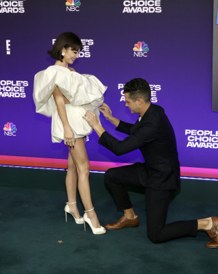 Sarah Hyland-47th People’s Choice Awards 