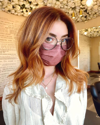 Sarah Hyland 02/28/2021