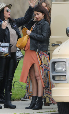 Sarah Hyland-The Set Modern Family, Season 10 in Los Angeles