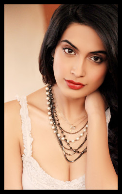 Sarah-Jane Dias  pic #490840