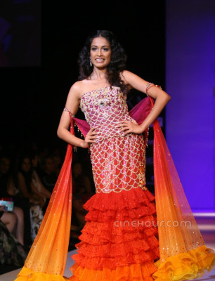 Sarah-Jane Dias  pic #511413