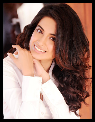 Sarah-Jane Dias  pic #590064