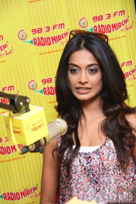 photo 5 in Sarah-Jane Dias  gallery [id590061] 2012-12-12 00:00:00