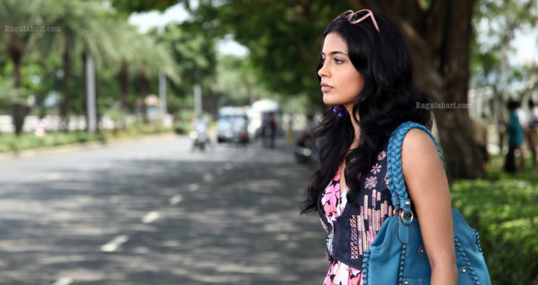 Sarah-Jane Dias  pic #577484