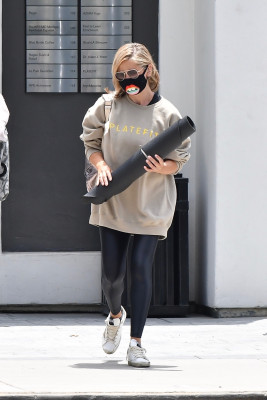 Sarah Michelle Gellar is seen at her Yoga Class 23.06.2020
