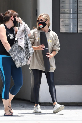 Sarah Michelle Gellar is seen at her Yoga Class 23.06.2020