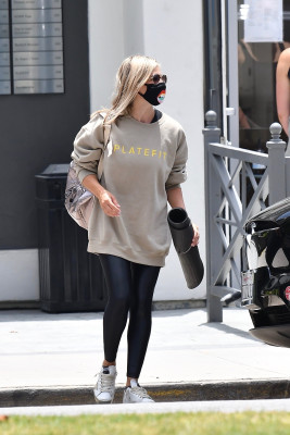 Sarah Michelle Gellar is seen at her Yoga Class 23.06.2020