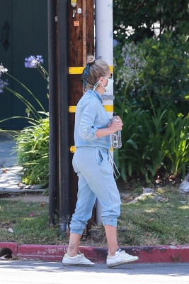 Sarah Michelle Gellar is seen in Brentwood 06.07.2020
