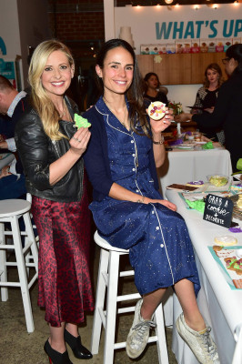Sarah Michelle Gellar – Holiday Cookie Part in LA 12/12/2018