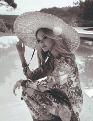 SASHA LUSS in Elle Magazine, Italy May 2020