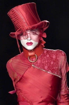 Satya Arteau for Dior Fall 2000 Couture