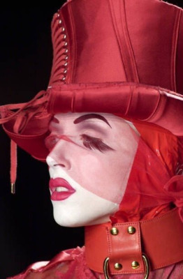 Satya Arteau for Dior Fall 2000 Couture