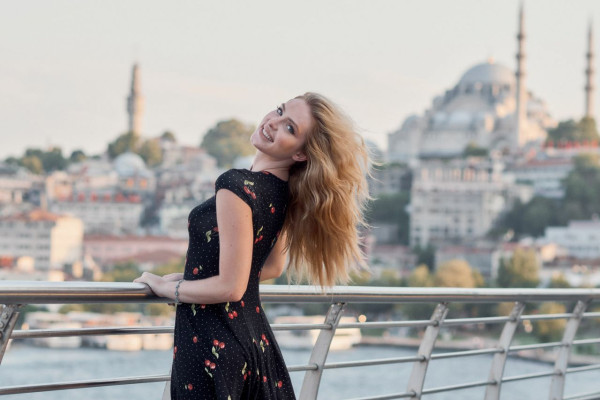 Saxon Sharbino – Photo Walking with Saxon