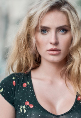 Saxon Sharbino – Photo Walking with Saxon