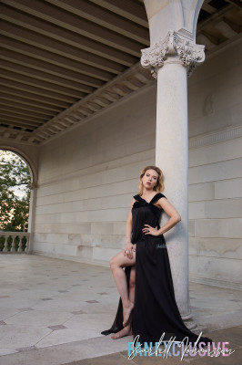 Scarlett Johansson by Zoe McConnell for The Hollywood Reporter 08/02/2019