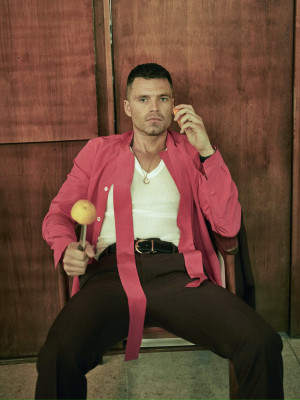 Sebastian Stan-L'OFFICIEL USA 2022