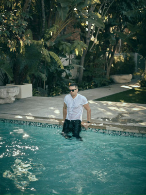 Sebastian Stan-L'OFFICIEL USA 2022