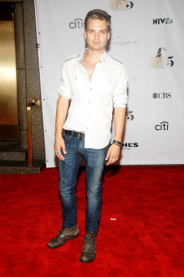 Sebastian Stan pic #803234