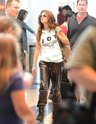 photo 18 in Selena Gomez gallery [id655813] 2013-08-11 00:00:00