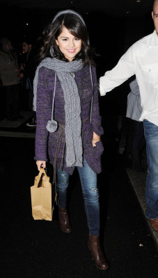 photo 20 in Selena Gomez gallery [id301997] 2010-10-06 00:00:00