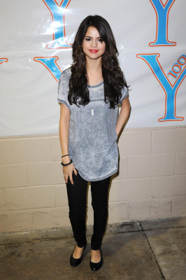 photo 27 in Selena Gomez gallery [id326706] 2010-12-15 00:00:00