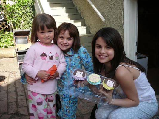photo 20 in Selena Gomez gallery [id279696] 2010-07-21 00:00:00