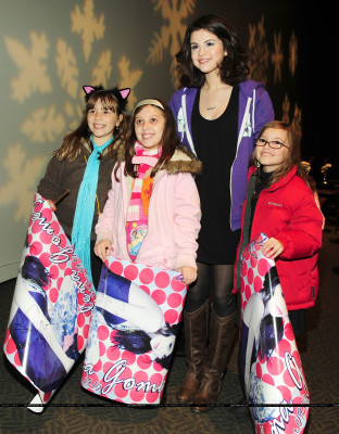 photo 8 in Selena Gomez gallery [id227268] 2009-12-25 00:00:00