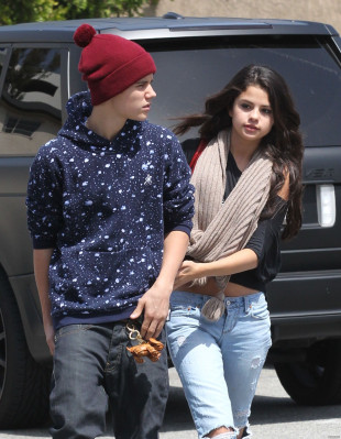 photo 21 in Selena Gomez gallery [id493352] 2012-04-08 00:00:00