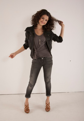 photo 9 in Selena Gomez gallery [id310112] 2010-11-02 00:00:00