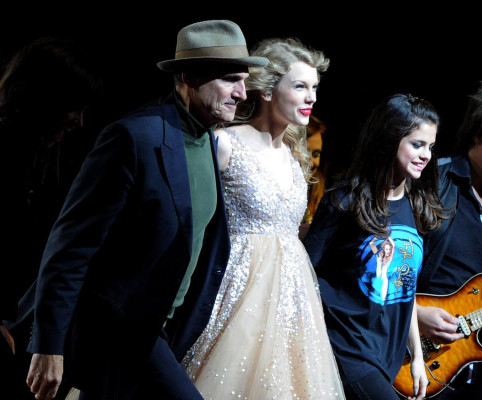 photo 10 in Selena Gomez gallery [id441403] 2011-11-30 00:00:00