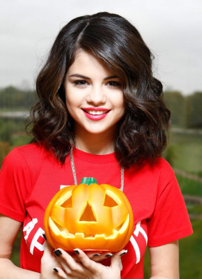 photo 29 in Selena Gomez gallery [id302516] 2010-10-07 00:00:00