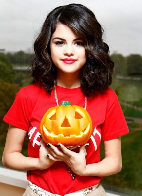 photo 28 in Selena Gomez gallery [id302517] 2010-10-07 00:00:00