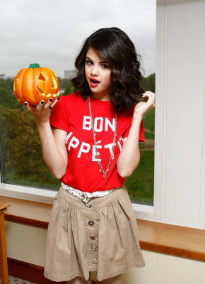 photo 27 in Selena Gomez gallery [id302518] 2010-10-07 00:00:00