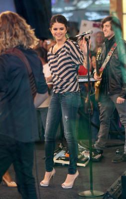 photo 28 in Selena Gomez gallery [id299439] 2010-09-24 00:00:00