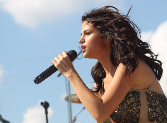 photo 17 in Selena Gomez gallery [id286625] 2010-08-17 00:00:00