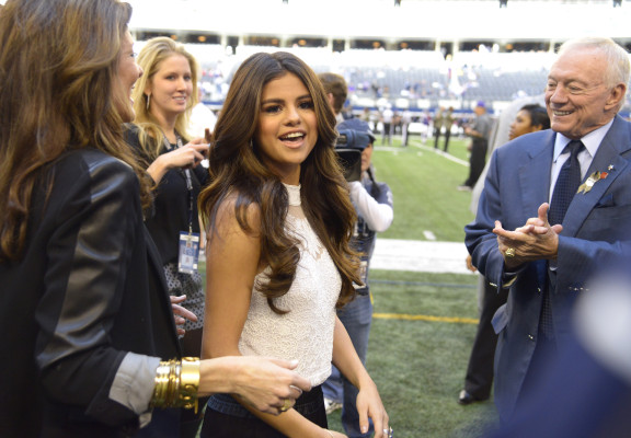 photo 24 in Selena Gomez gallery [id677010] 2013-11-12 00:00:00