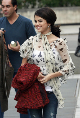 photo 28 in Selena Gomez gallery [id301425] 2010-10-04 00:00:00